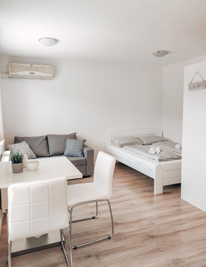 Studio Apartment Sanya Ljubljana Buitenkant foto